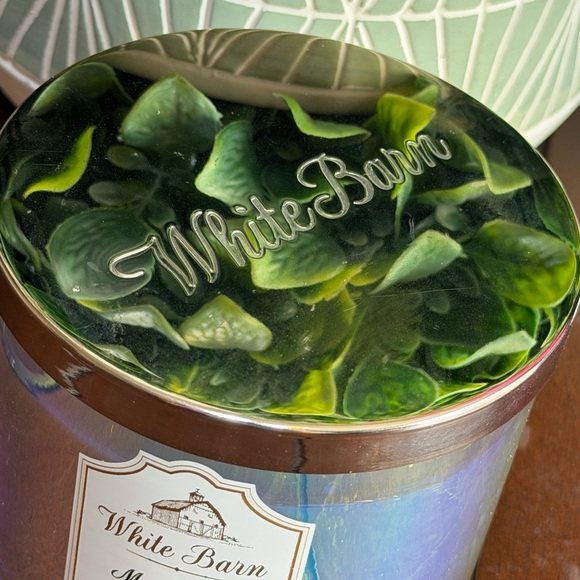 White Barn Mahogany Balsam Scented Candle NWT - Picture 3 of 3